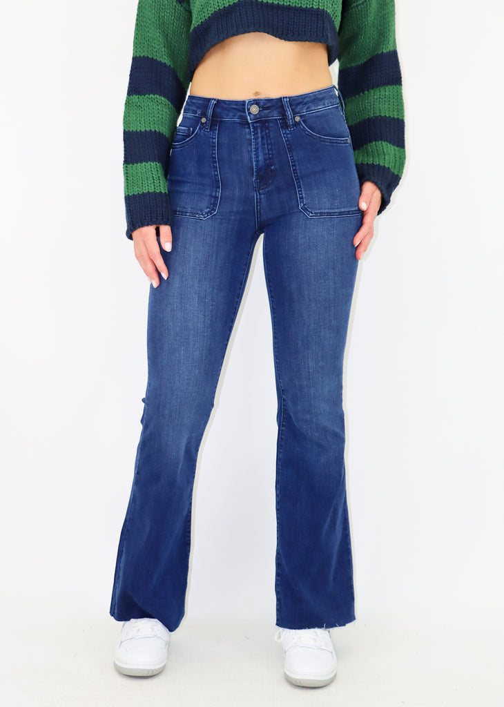 Classic dark wash jeans. Features a flare leg, a high waisted fit and front patch pockets.