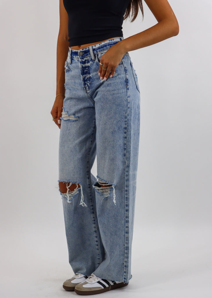 Lost In Between Straight Leg Jeans ★ Light Wash