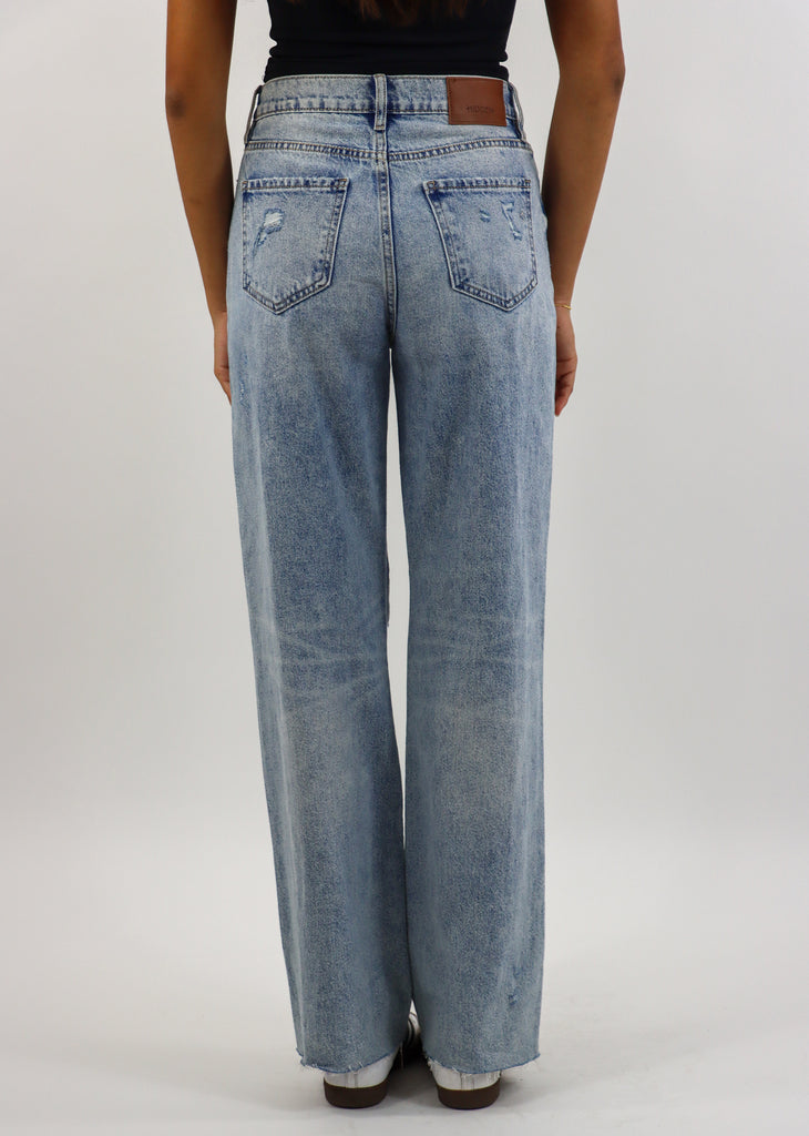 Lost In Between Straight Leg Jeans ★ Light Wash