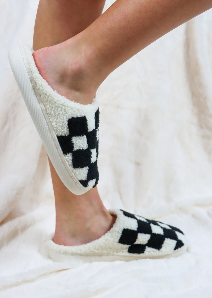 Checkered Slip-on Fuzzy Slipper ★ Black & White