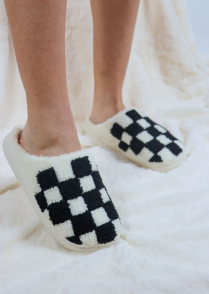 Checkered Slip-on Fuzzy Slipper ★ Black & White