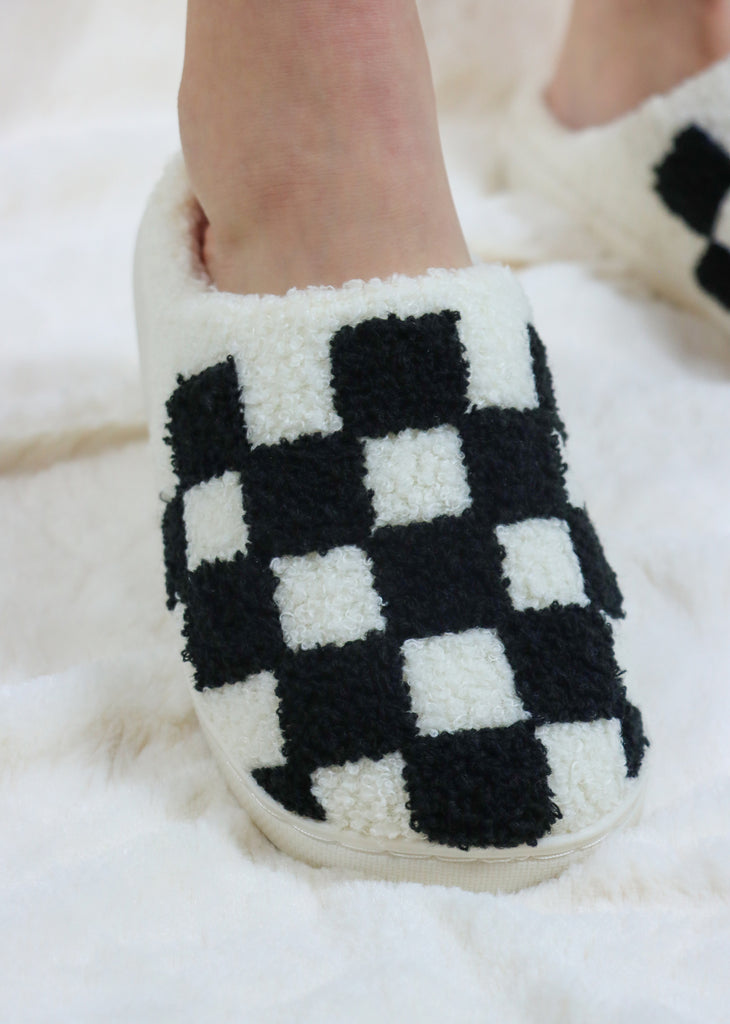 Checkered Slip-on Fuzzy Slipper ★ Black & White