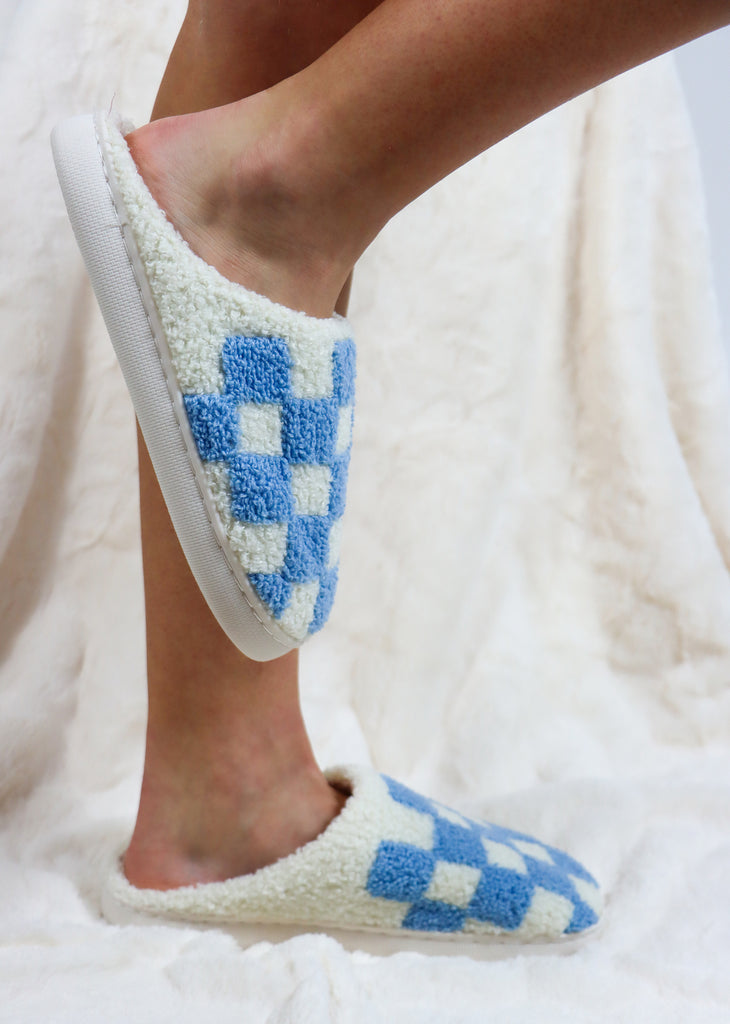 Checkered Slip-on Fuzzy Slipper ★ Blue & White