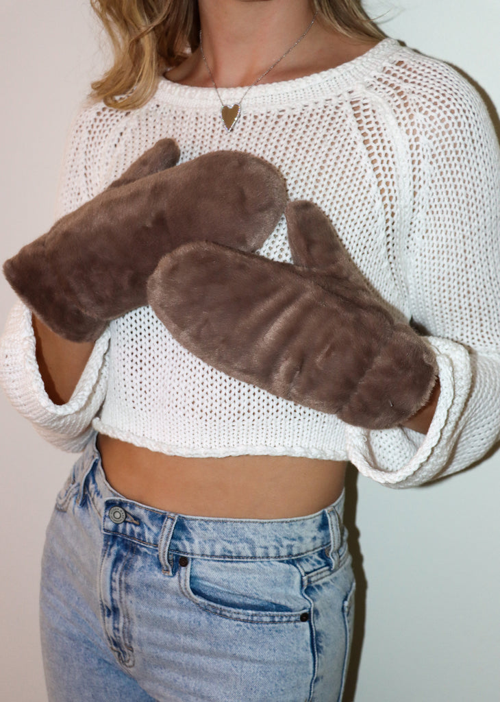 Move On Up Fur Mittens ★ Brown
