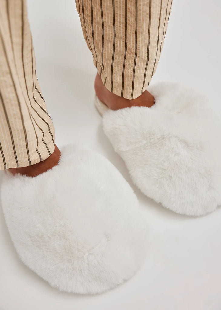 Free People Faux Fur Snowball Slipper ★ White