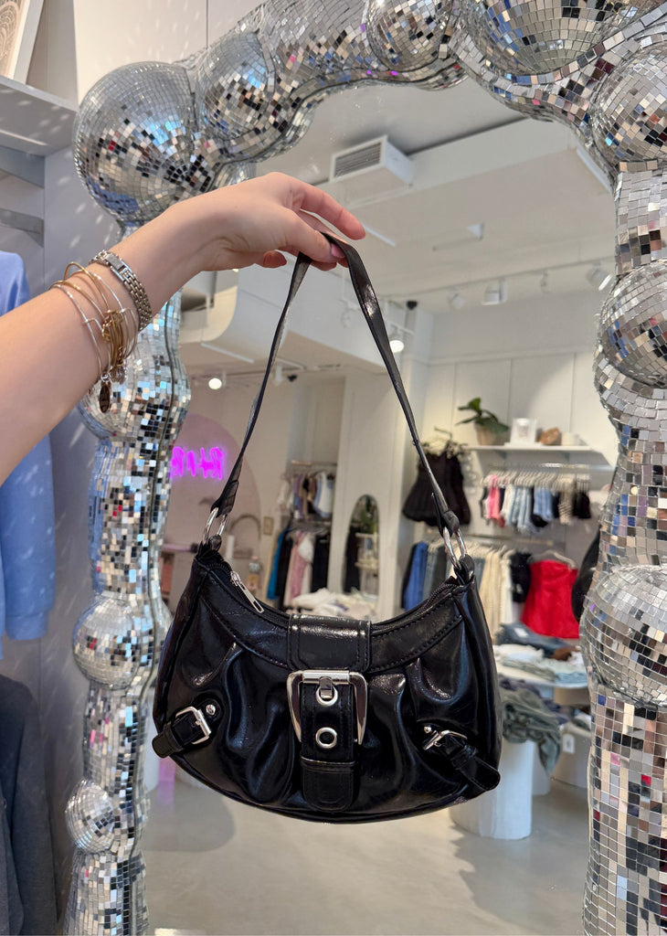 Smooth Buckle Shoulder Bag ★ Black