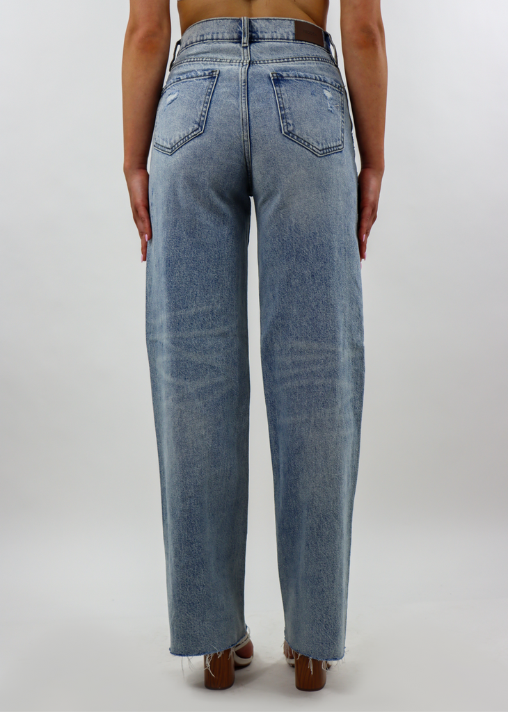 Lost In Between Straight Leg Jeans ★ Light Wash