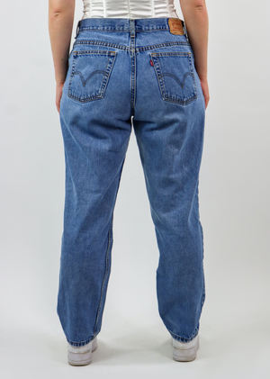 medium wash mid rise vintage levi jeans - Rock N Rags