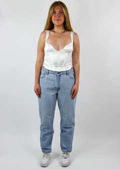 Light wash levi jeans sales